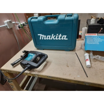 Перфоратор Makita HR3200C патр.:SDS-plus уд.:5.5Дж 850Вт (кейс в комплекте) (уценка)